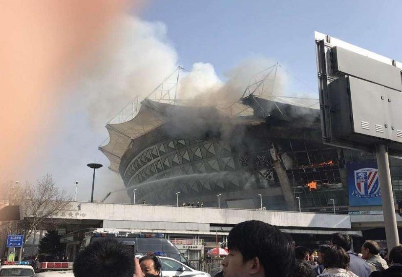 涓婃捣鐢宠姳涓诲満杩庢垬灞变笢娉板北,椴佽兘瀹㈠満涓婃捣鐢宠姳