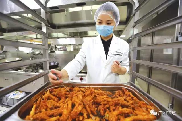 飞机餐为什么比高铁好吃,航空餐哪个最好吃