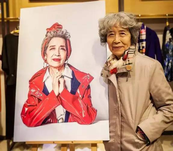 别跟老人比时髦，别不信，你老了可未必有他们会玩