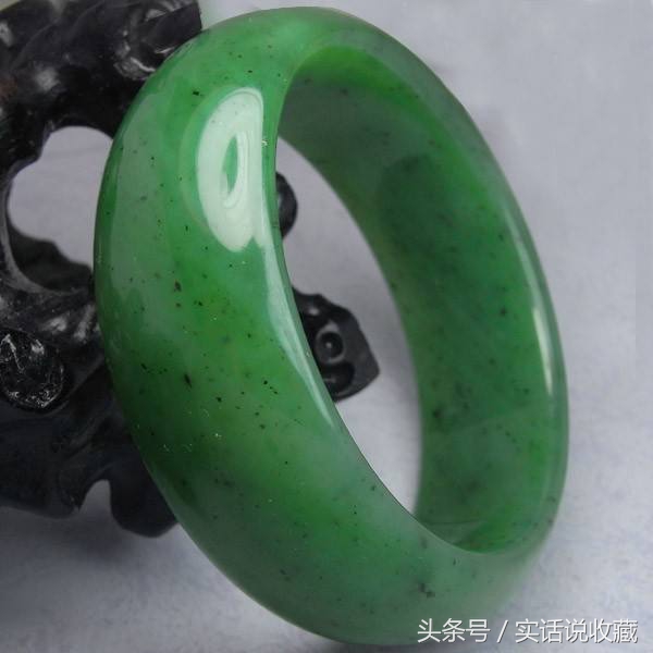 怎么鉴别和田玉手镯,玉手镯买翡翠手镯还是和田玉手镯