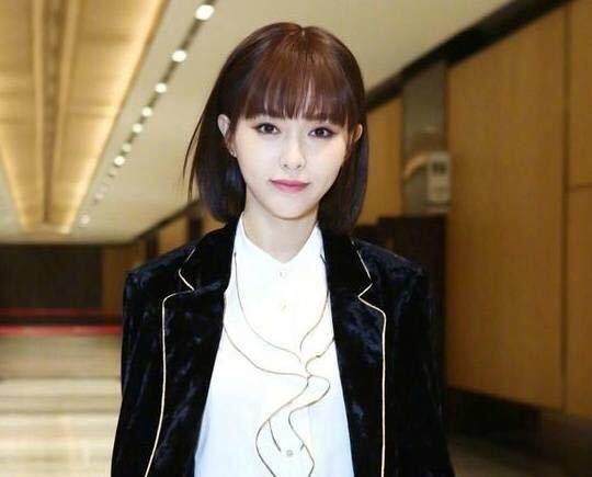 唐嫣微博晒美照剪了短发嫩如少女,唐嫣剪光短发的样子
