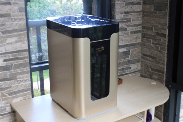 净水机净化出健康的水,万元净水机