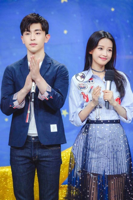 袁姗姗娜扎撞衫谁更美你说了算,袁姗姗周冬雨