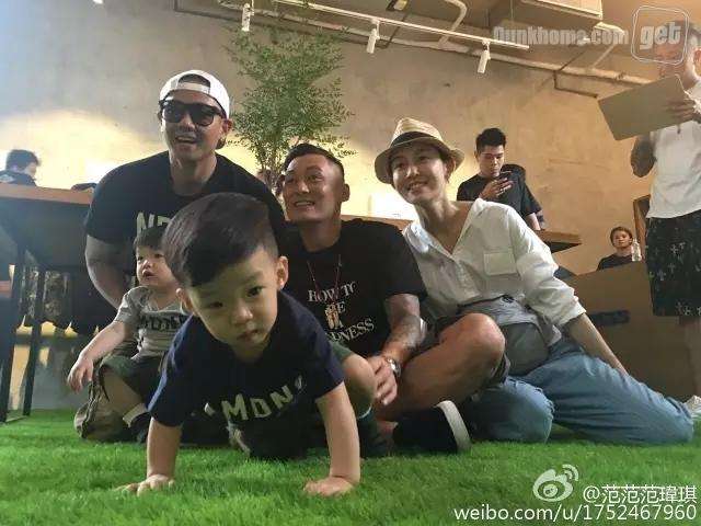 跟着这两人学穿搭，刷街名单肯定有你