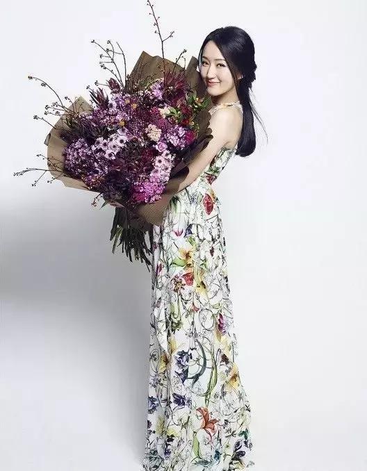 她曾是国民初恋,因谣言消失10年,如今45岁仍优雅甜美!