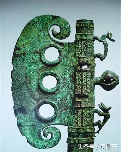 青铜器上的假锈如何鉴别,碱水能鉴别青铜器的锈的真假吗