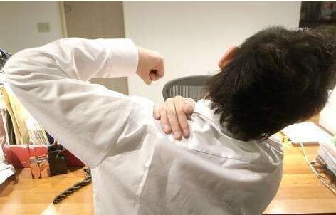 脚踝关节积液该怎样彻底治好,踝关节滑膜炎积液看什么科