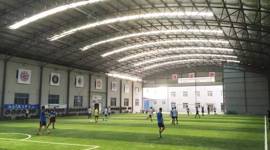 能踢球,带顶棚,能看球,沈指现场解说,这样的待遇在天津只有这里有