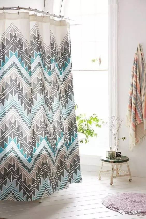 自从卫生间有了浴帘,浴帘太轻了洗澡怎么处理