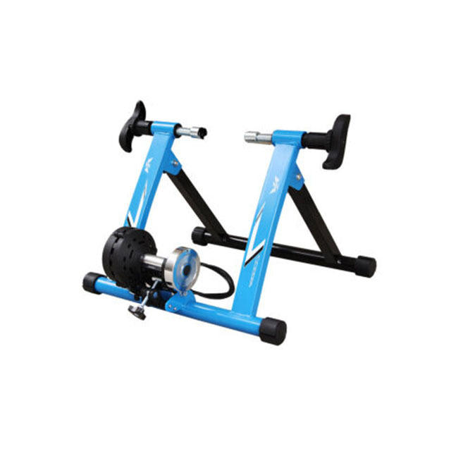 小房间运动健身,室内简单健身房