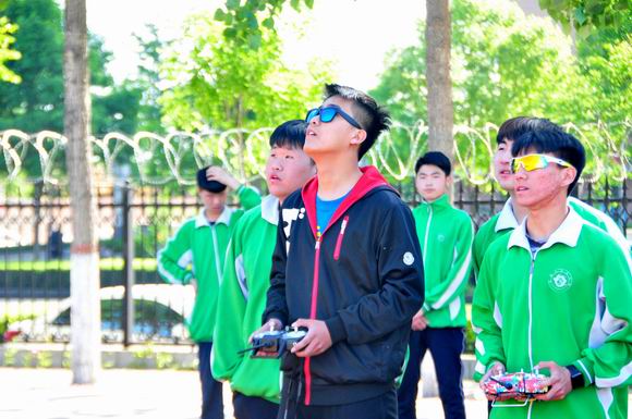 中国华侨公益基金会捐款,中国爱心捐赠助力学校