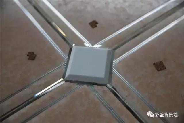 窗户纸镀膜玻璃的优缺点,镀膜玻璃与普通玻璃哪个在室外