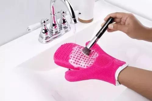 隐形眼镜液洗化妆刷,隐形眼镜水洗化妆刷