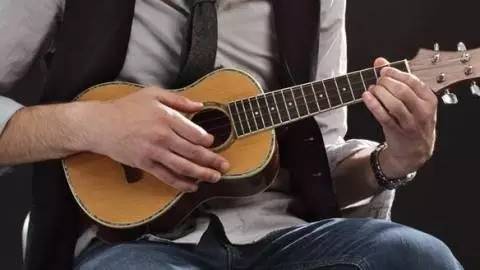 乐器小型尤克里里自学,小吉他尤克里里演奏