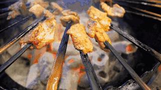 各种特色烧烤欢迎大家都来品尝,最好吃人气最高的烧烤