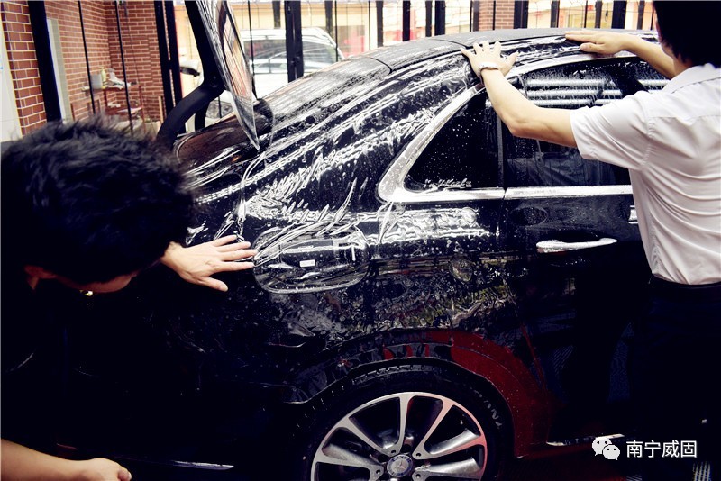 奔驰e300l新车贴膜,奔驰e300l贴太阳膜注意什么