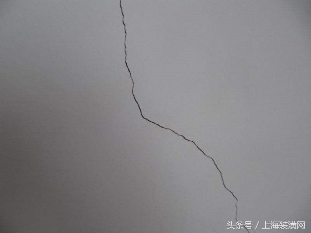 新房装修墙面空鼓开裂为什么,新房墙面开裂开发商怎么解决