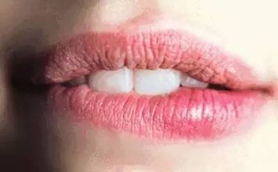 别让细纹出卖你的年龄,如何很有效淡化唇纹