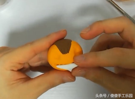 创意diy粘土制作,还记得宫崎骏动画里的(龙猫)猫巴士吗