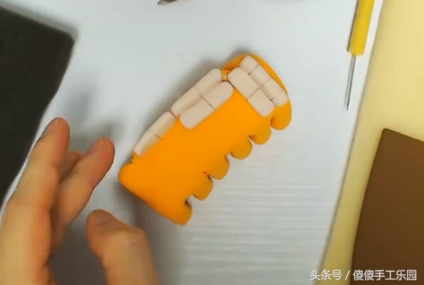 创意diy粘土制作,还记得宫崎骏动画里的(龙猫)猫巴士吗