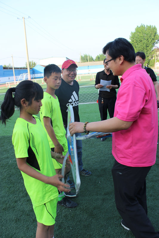 青春如火超越自我全力以赴,青春如火超越自我拔河比赛