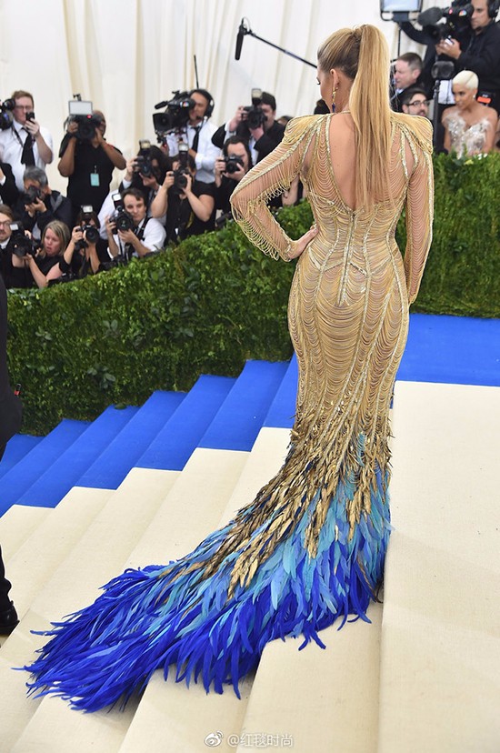 大幂幂大表姐美得稳妥可我更喜欢“玩很大”的日日和水果姐！