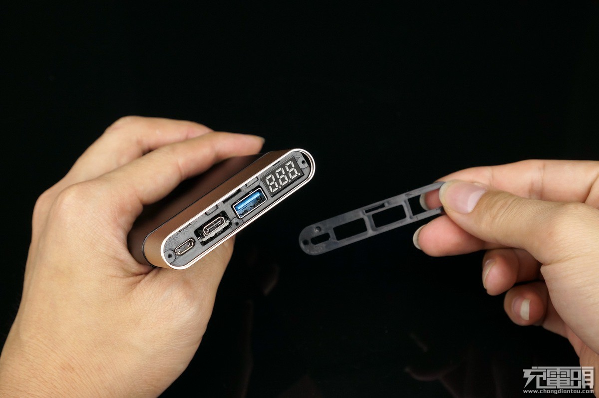 台电20000毫安快充充电宝测评,台电大屏数显18w双向快充充电宝