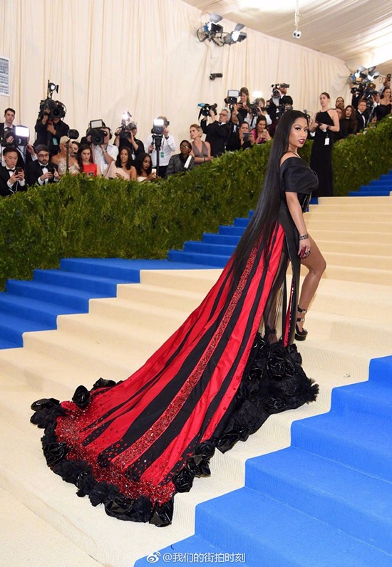 大幂幂大表姐美得稳妥可我更喜欢“玩很大”的日日和水果姐！