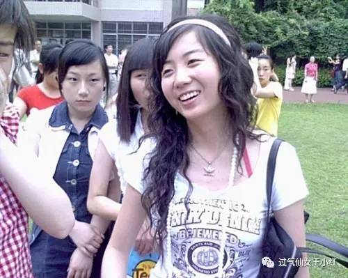 网红以前照片和现在照片转换,千万网红晒旧照对比现在