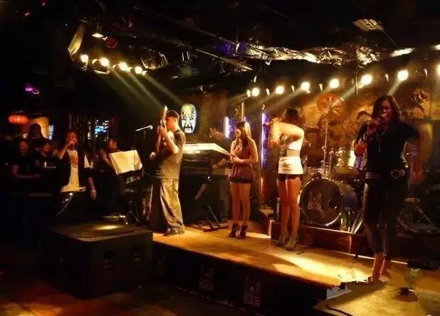 天津可以看球赛撸串的地方,在天津津南喝酒看球