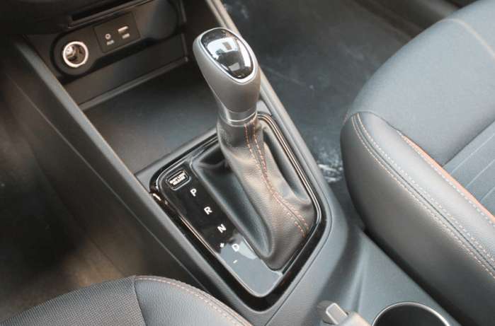 现代悦纳rv1.4自动挡试驾,现代悦纳rv两厢什么发动机