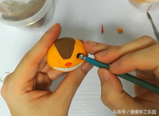 创意diy粘土制作,还记得宫崎骏动画里的(龙猫)猫巴士吗