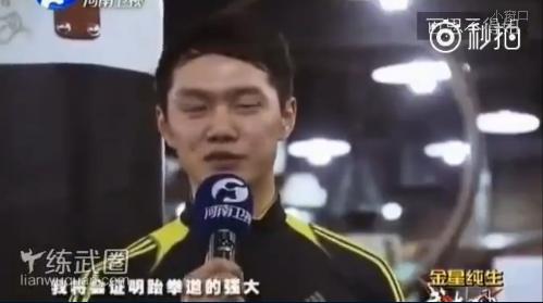 一龙ko泰国拳王,一龙打韩国空手道冠军