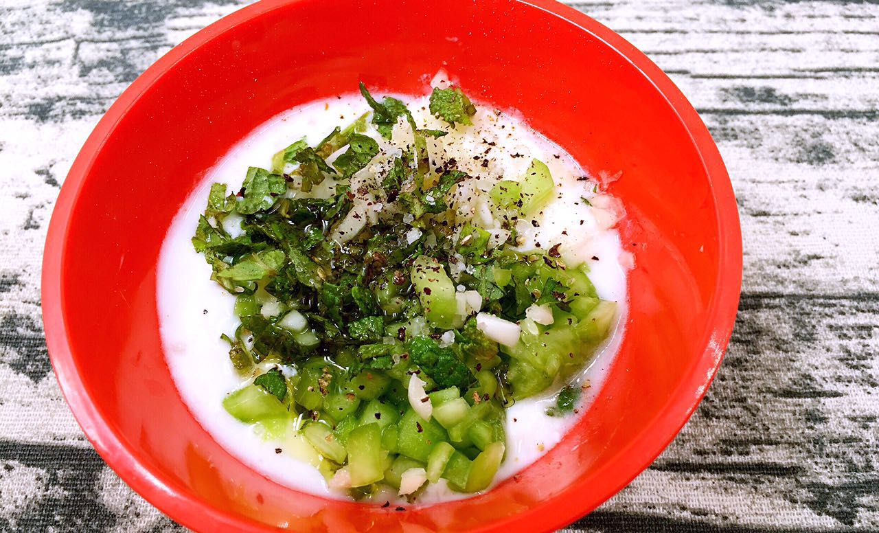 虾黄瓜苹果牛油果拌沙拉,芒果虾酱沙拉