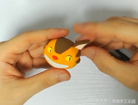 创意diy粘土制作,还记得宫崎骏动画里的(龙猫)猫巴士吗