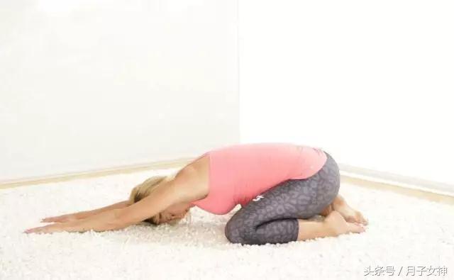 哪些动作可以缓解孕期背痛,孕妇瑜伽坐着练习缓解背部疼痛