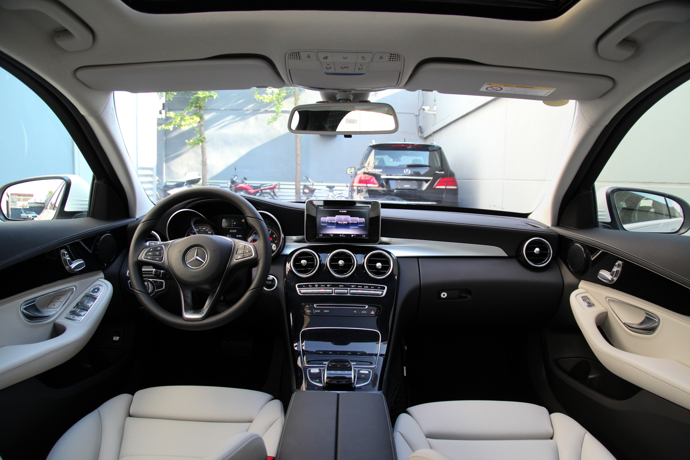 懂车评测奔驰e300,小懂侃车