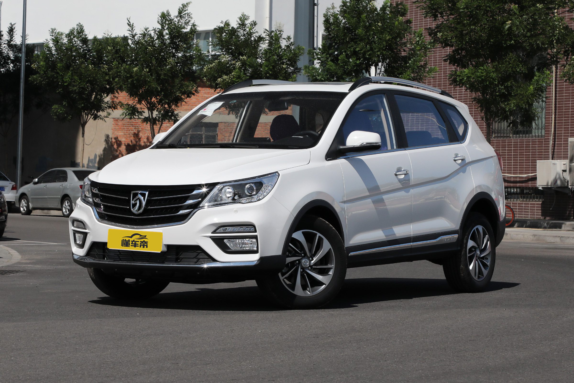 宝骏510和东风景逸x5哪个更好一些,宝骏560景逸x5哪个好