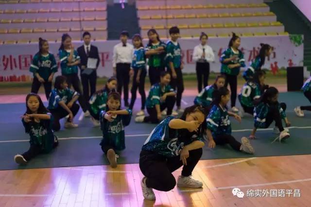 别拦我!我要去这所学校上选修课!