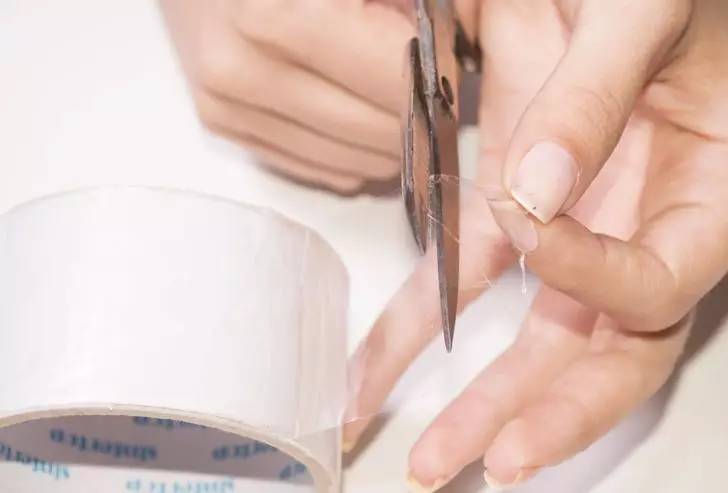 指甲从根部断裂去除断甲,指甲断裂在家自己怎么修补