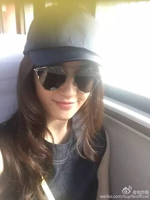 Madam问答室丨20岁眼霜，鹅蛋脸墨镜，上妆卡粉，平价修容盘，化眼线进眼睛