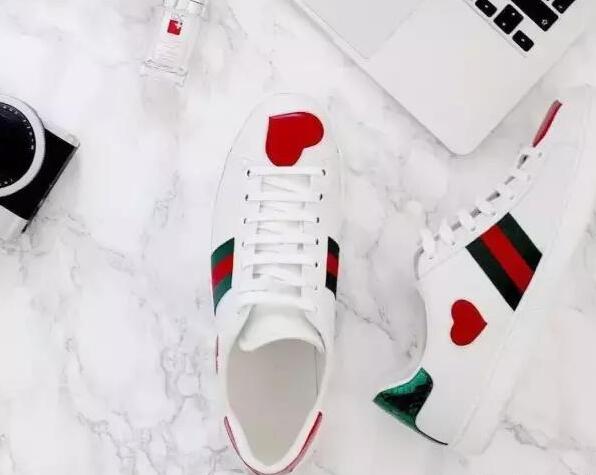 gucci帆布鞋与小白鞋 (gucci很火的一双鞋)