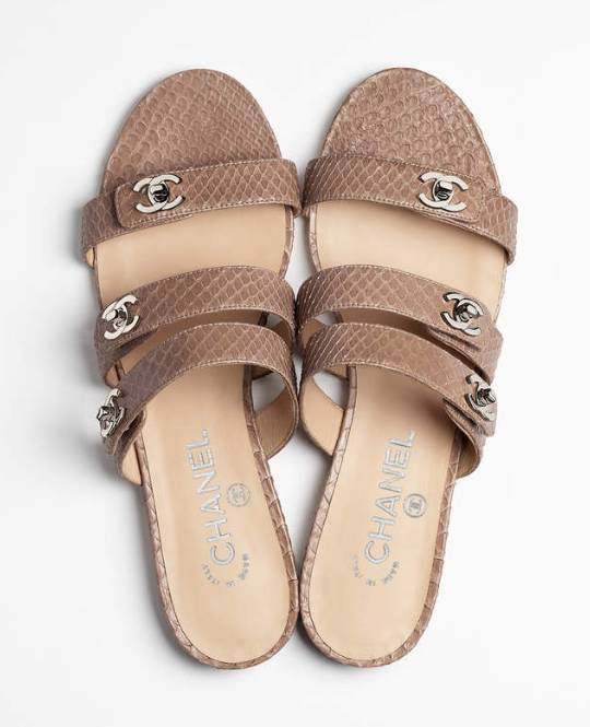 香奈儿4000块钱一双的水晶凉鞋,香奈儿塑料凉鞋