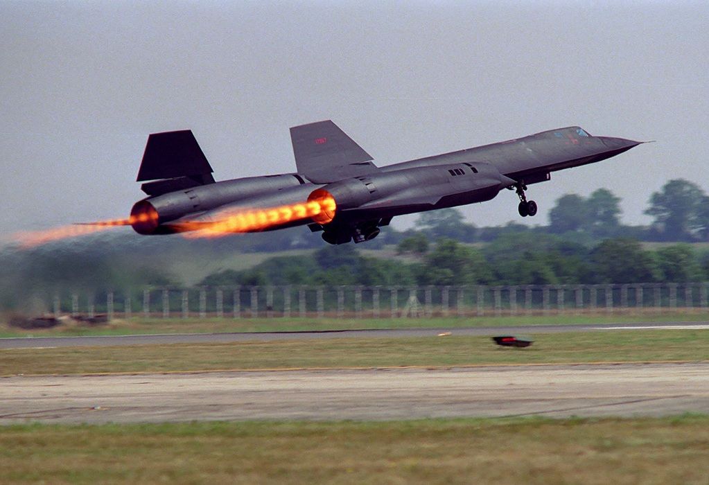 隐形轰炸机b2真可以隐形吗,军事专家谈b21隐形轰炸机