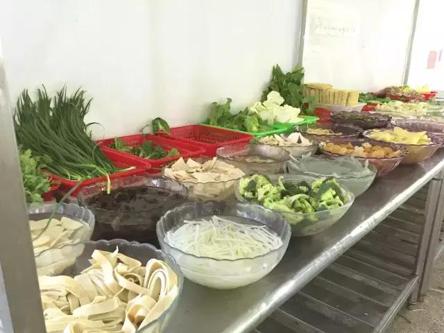 这所颜值逆天的学校，不仅是剧组常驻地，连教授都是国内一线明星