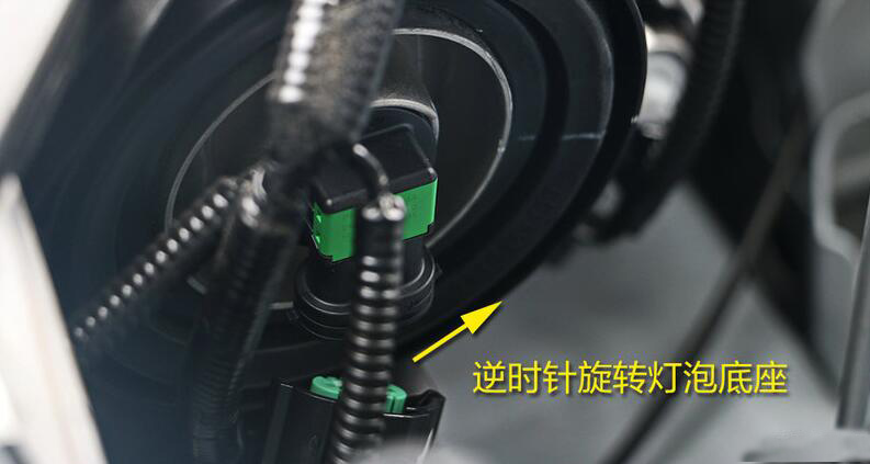 汽车换近光灯泡的步骤视频,别克凯越汽车换灯泡的步骤视频