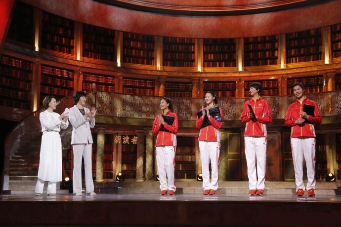 惠若琪魏秋月徐云丽探班中国女排,开讲啦女排队长惠若琪丁霞袁心玥