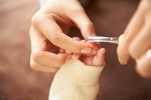 新生儿起红疹怎么回事,新生儿满月后满脸红疹