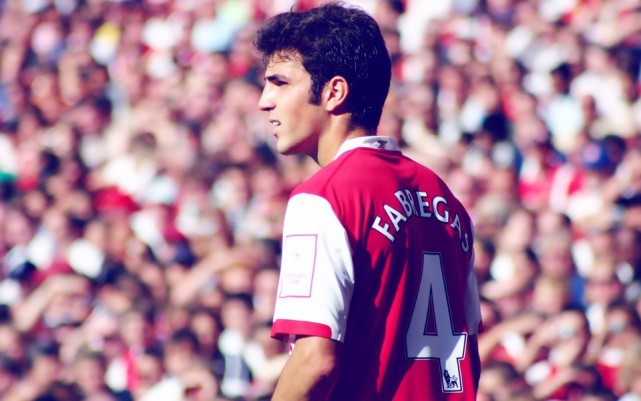 阿森纳球迷看了都会哭的视频,阿森纳看欧冠