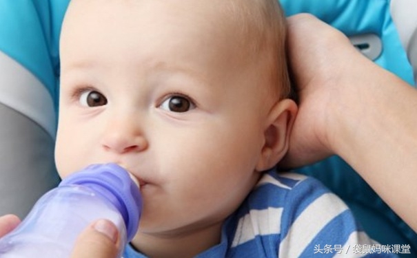 宝宝厌奶怎么办？6个方法教你巧应对！